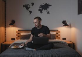 Meble z ukrytym „akumulatorem chłodu”: PCM w zabudowie – pasywna klimatyzacja bez klimatyzatora