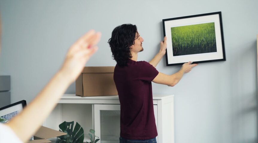 Obrazy, które magazynują chłód: Dekoracje PCM stabilizujące temperaturę bez prądu