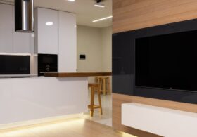 Meble i ściany z PCM: chłodniejszy dom bez klimatyzatora. Ukryta akumulacja ciepła w aranżacji wnętrz