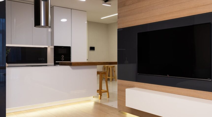 Meble i ściany z PCM: chłodniejszy dom bez klimatyzatora. Ukryta akumulacja ciepła w aranżacji wnętrz