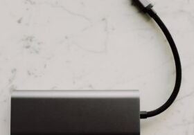 Kuchnia bez gniazdek: 48 V DC w listwach meblowych i magnetyczne akcesoria – bezpieczne, modułowe i energooszczędne