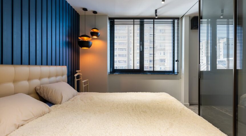 Meble na szynach sufitowych: transformowalne wnętrza 24/7 z przeciwwagą i cichym napędem